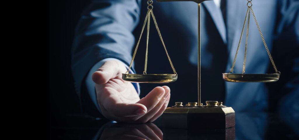 Ο δικηγόρος - νταραβεριτζής της Ενέργειας, μετρ των γνωμοδοτήσεων και των διαιτησιών (υπέρ των βασικών μετόχων μεγάλων εταιριών), σε ανοιχτή γραμμή με τα υπόγεια κέντρα πίσω από τη σκευωρία των υποκλοπών!