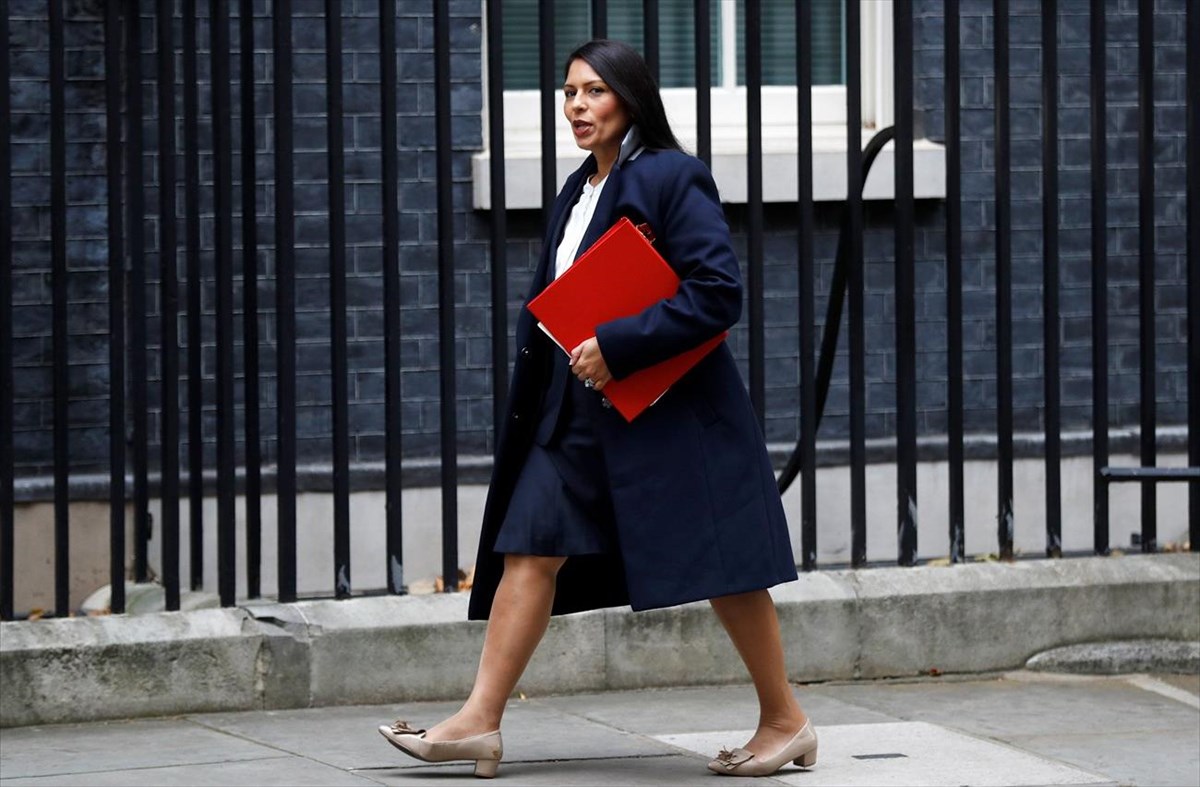 Βρετανία: Πρώτη απώλεια για τη Λιζ Τρας-Παραιτείται η υπουργός Εσωτερικών