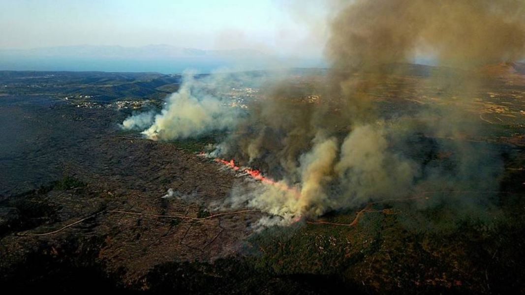 Φωτιά σε δασική έκταση στα Κύθηρα - Ισχυροί άνεμοι δυσχεραίνουν το έργο της κατάσβεσης