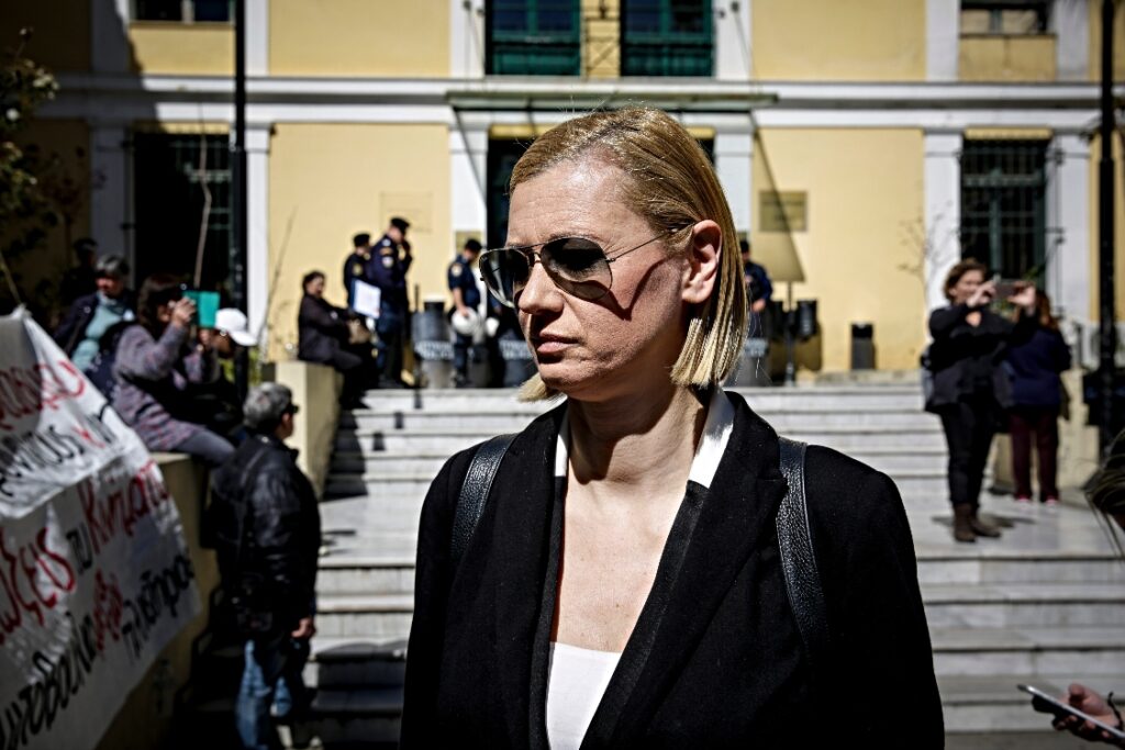 Ραχήλ Μακρή για Μαρσέλο: «Έβαλαν 27.000 να χοροπηδάνε σαν μαϊμούδες για έναν κλωτσοτοπιό»