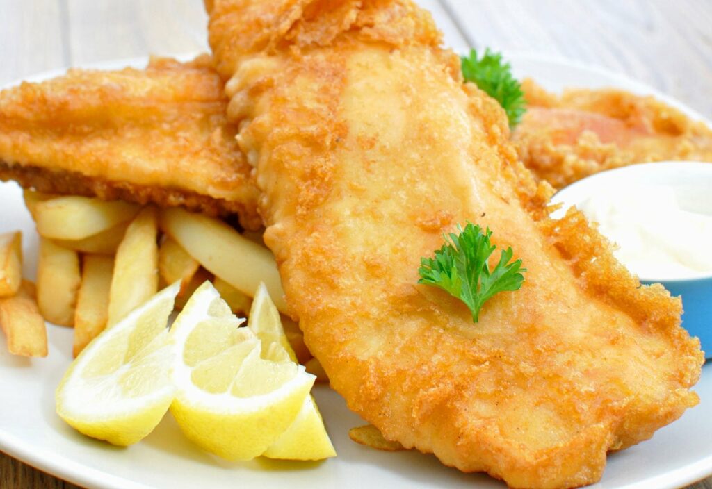 ΒΡΕΤΑΝΙΑ: "Κόβουν" και το παραδοσιακό fish & chips λόγω ακρίβειας