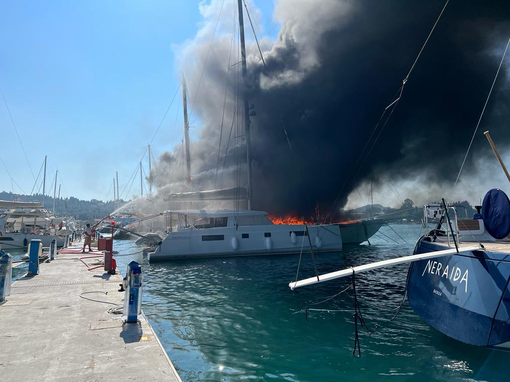 Φωτια ιστιοπλοιοκα κερκυρα