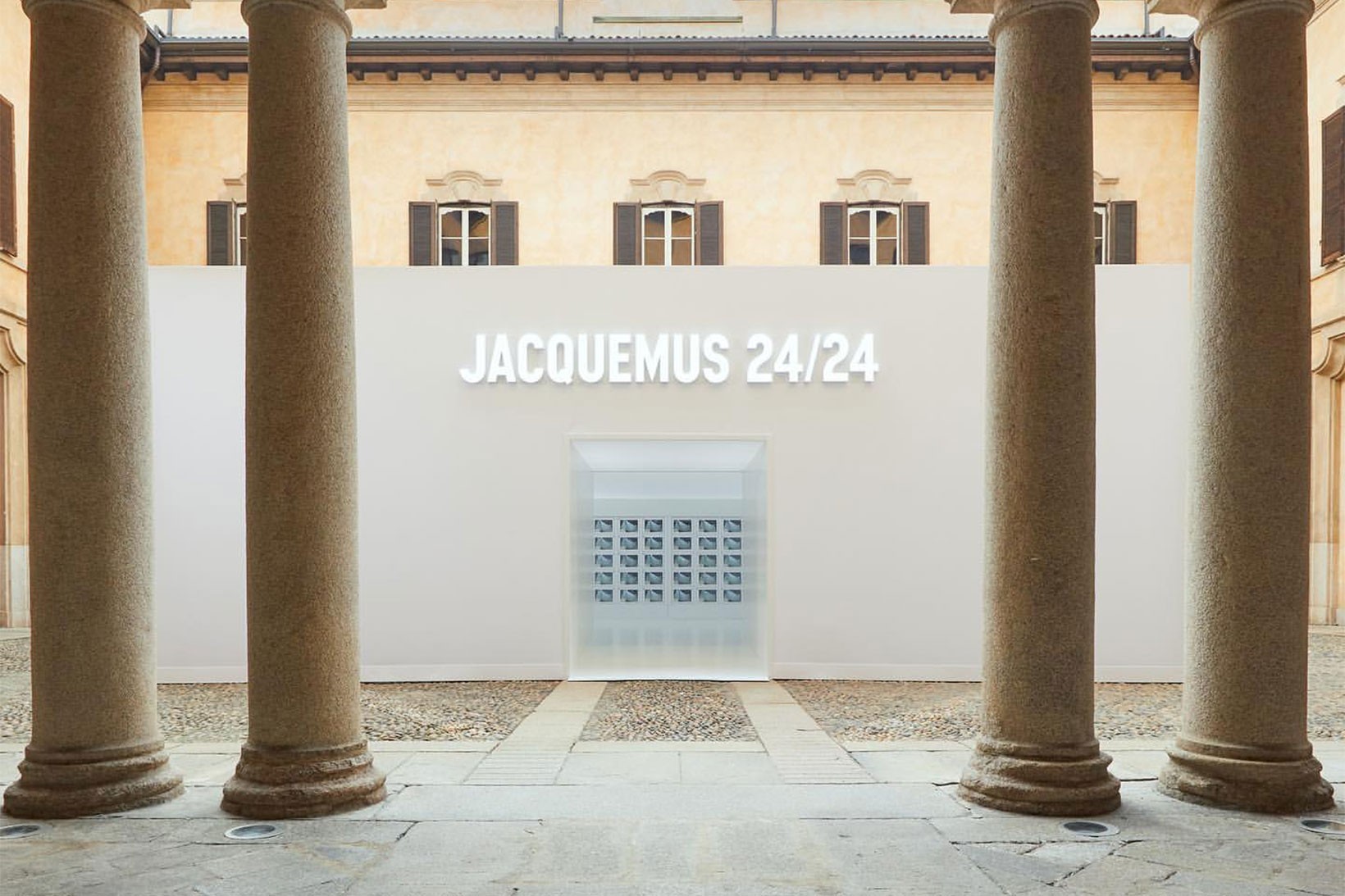 O Jacquemus εγκαινιάζει νέο κατάστημα κατά την Εβδομάδα Μόδας στο Παρίσι