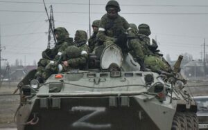 Πόλεμος στην Ουκρανία: Τα ρωσικά στρατεύματα υποχωρούν - Οι Ρώσοι προσέρχονται στις κάλπες
