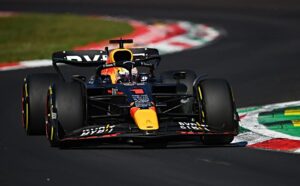 F1: Ασταμάτητος ο Φερστάπεν, νίκη και στο «σπίτι» της Φεράρι πίσω από το αυτοκίνητο ασφαλείας