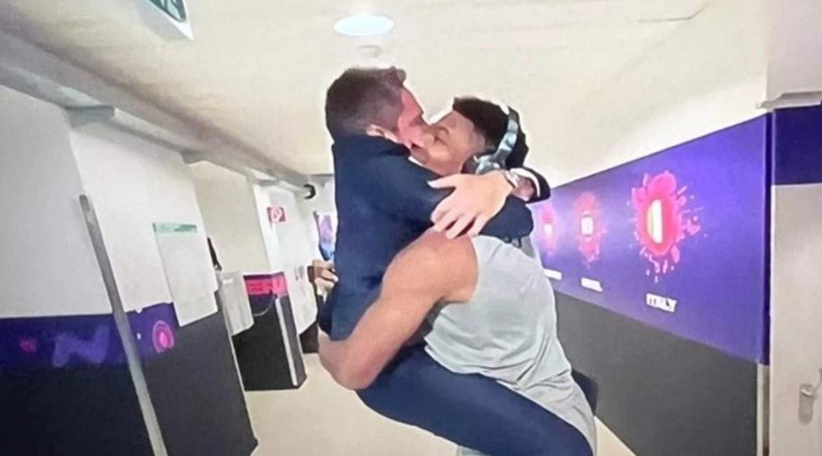 Eurobasket 2022: Viral η αγκαλιά του προπονητή της Ιταλίας στον Γιάννη Αντετοκούνμπο