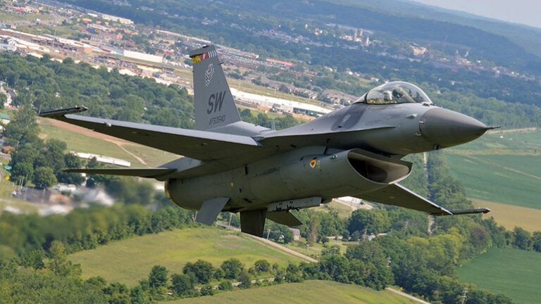 F-16 Viper: Η Ελλάδα παρέλαβε τα πρώτα αεροσκάφη
