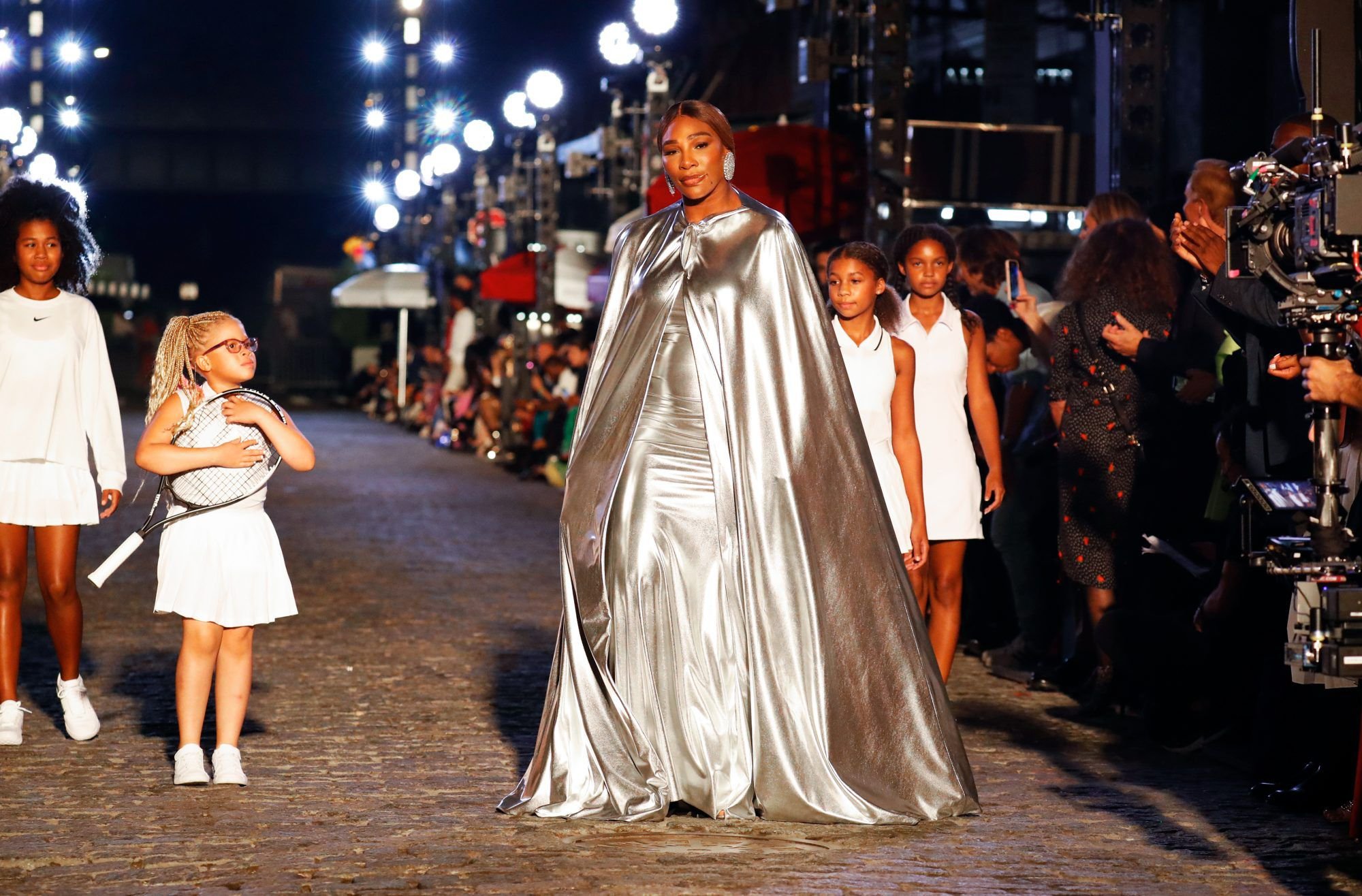 Vogue: Κορυφαία επιδεξία μόδας στο δρόμο με Σερένα Γουίλιαμς, σούπερ σταρ και τον Μπαρίσνικοφ
