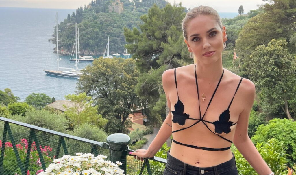 Ιταλία: Η Κιάρα Φεράνι, κρούει τον κώδωνα του κινδύνου για την ακροδεξιά απειλή στην χώρα της