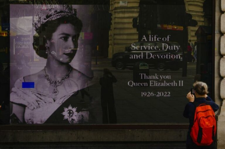 Βασίλισσα Ελισάβετ: Ουρές οκτώ χιλιομέτρων