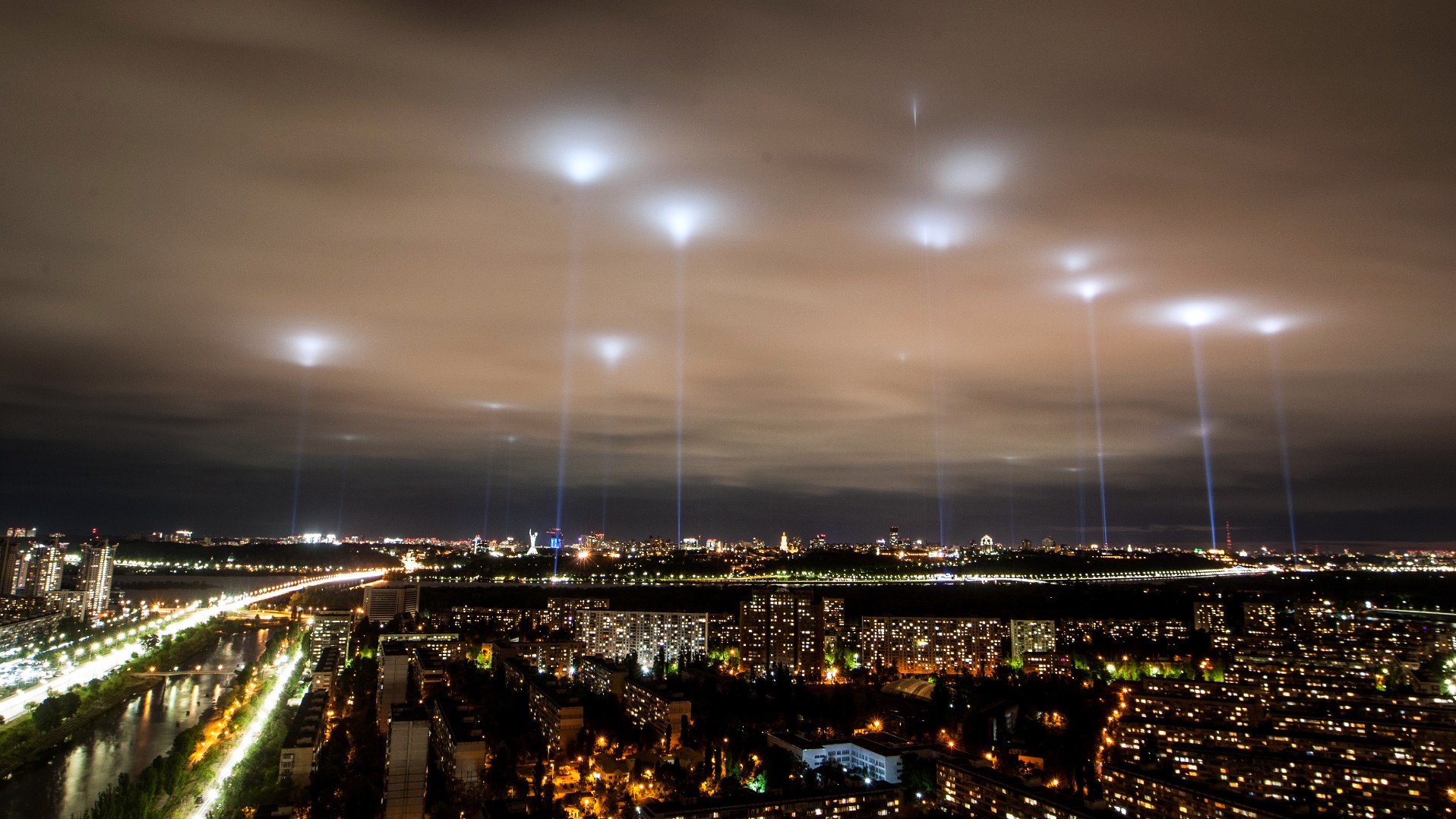 Κίεβο: Γέμισαν UFO οι ουρανοί της Ουκρανίας - Τι λένε οι αστρονόμοι