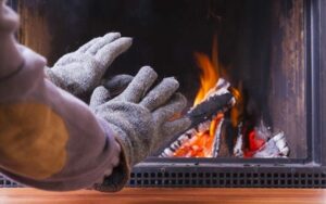 Εναλλακτικοί τρόποι θέρμανσης: Επιστροφή στο… παρελθόν με ξυλόσομπες και τζάκια - Τι να προσέξουν οι καταναλωτές στην αγορά