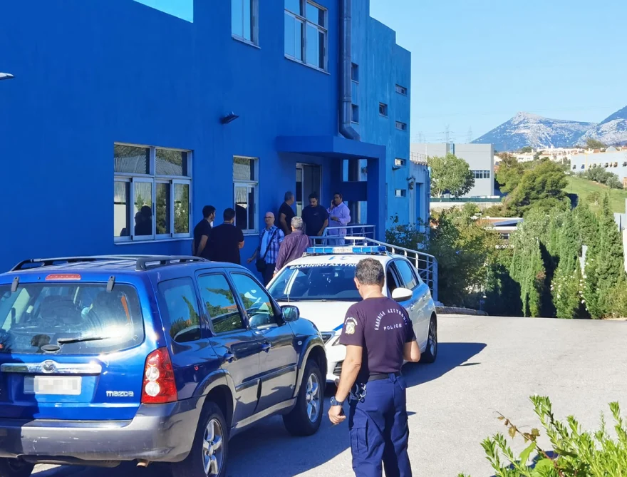 Πάνος Αργιανίδης: Αίσιο τέλος στο «θρίλερ» - Βγήκε από τα ΕΛΤΑ και οδηγείται στο τμήμα