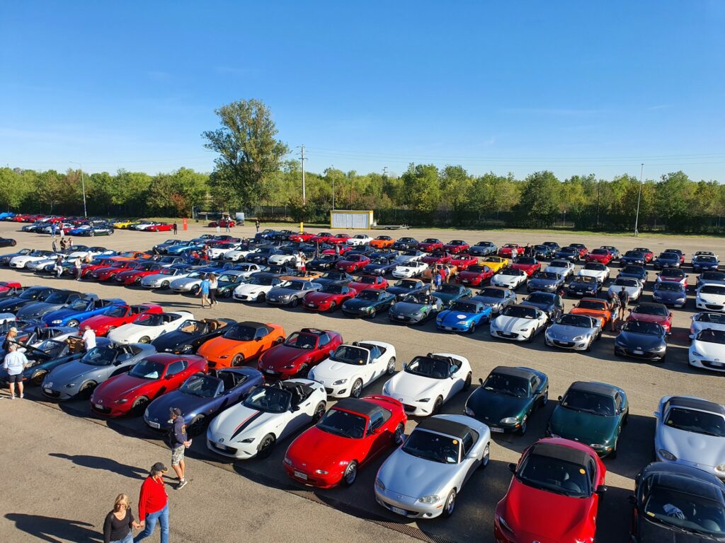 Το Mazda MX-5 σπάει το ρεκόρ Guinness