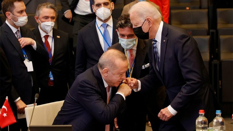 «Αν αυτός είναι ο Μπάιντεν, εγώ είμαι ο Ερντογάν» - Η αλαζονική απάντηση του τούρκου προέδρου