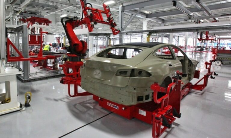 ProfitLevel: Η επέκταση στην παραγωγή της Tesla θα την οδηγήσει πάλι στην κορυφή