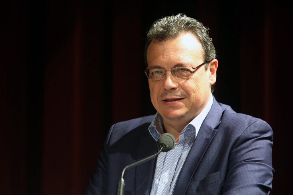 Φάμελλος: Για τα νέα υπερκέρδη στην εμπορία ρεύματος θα σιωπάτε καιρό κ. Σκρέκα;