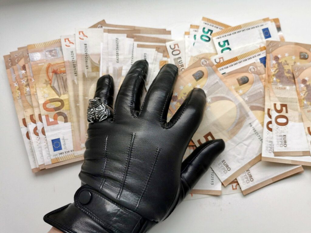 Καταδρομική επίθεση σε τρεις Μονές του Αγίου Όρους πραγματοποιεί ο OLAF, η ευρωπαϊκή υπηρεσία που έχει βάλει στο στόχαστρο τους ηγούμενους που συνδέονται με Πούτιν και Ρώσους Ολιγάρχες!