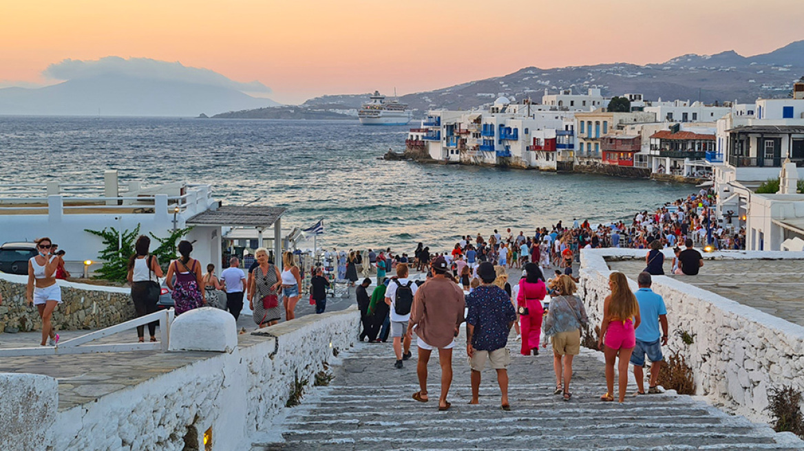 Τουρισμός: Τα 12 ελληνικά νησιά που «έσπασαν» ρεκόρ σε αφίξεις και κρατήσεις