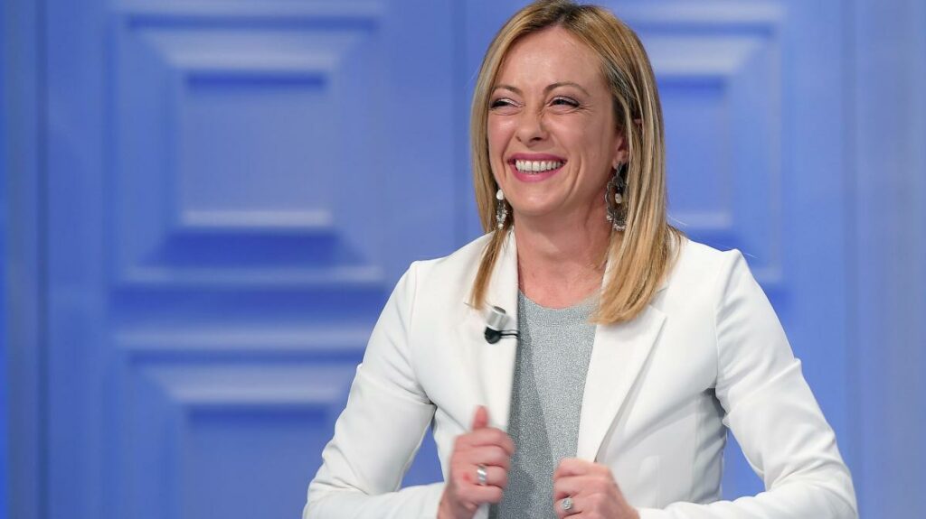 Τζόρτζια Μελόνι: Δείχνει τα... πεπόνια της λίγο πριν κλείσουν οι κάλπες