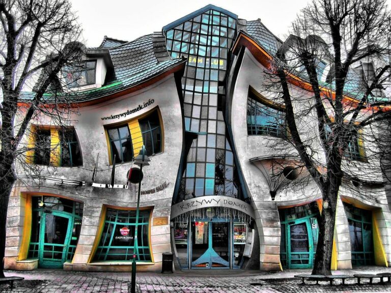 Το «Στραβό Σπίτι» στην Πολωνία είναι το πιο παράξενο κτίριο του κόσμου
