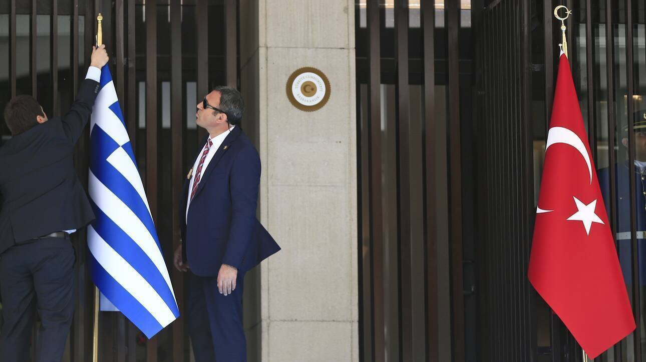 Προκλητική η Άγκυρα: Κλήθηκε για εξηγήσεις ο Έλληνας πρέσβης για τα τεθωρακισμένα στα νησιά