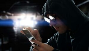 Doxing: Δημοσιεύουν προσωπικά στοιχεία θυμάτων