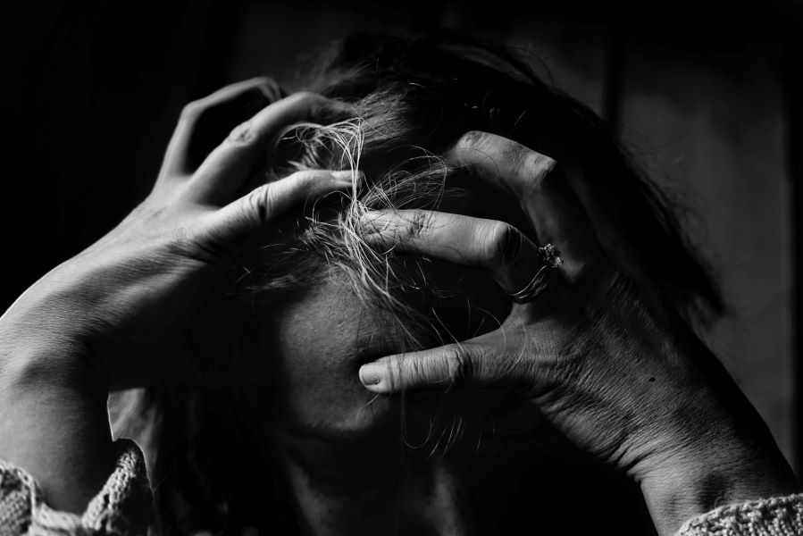 Κουφονήσια: Γυναίκα επιχειρηματίας από το Κολωνάκι έπεσε θύμα άγριου ξυλοδαρμού από τον σύντροφό της