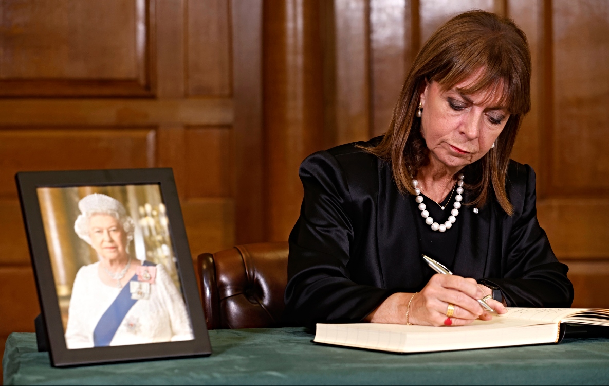 Κ. Σακελλαροπούλου για Βασίλισσα Ελισάβετ: «Υπηρέτησε την πατρίδα της με υποδειγματική αφοσίωση»