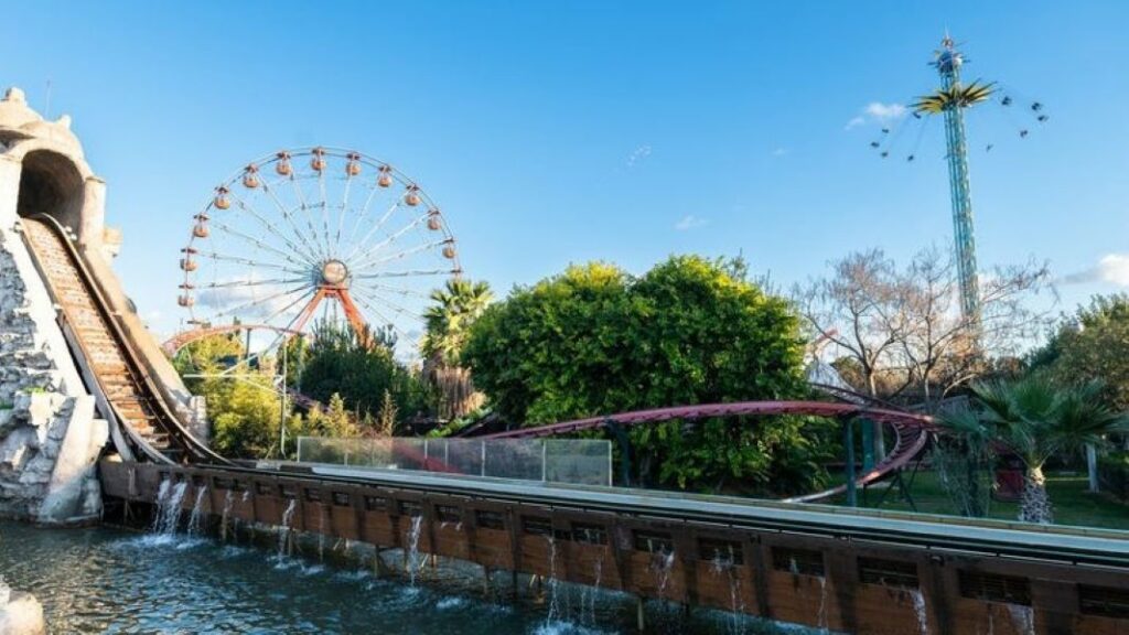 Ατύχημα στο Allou Fun Park: Τέσσερις άνθρωποι εκσφενδονίστηκαν από βαγόνι στο τρενάκι - Σε σοβαρή κατάσταση δύο τραυματίες