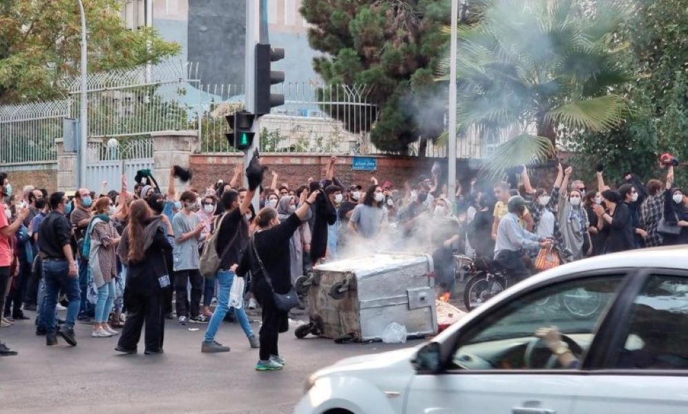 Ιράν: Ο στρατός δηλώνει «έτοιμος» να κατεβεί στους δρόμους - Διάχυτος ο φόβος για ξέσπασμα εμφυλίου πολέμου