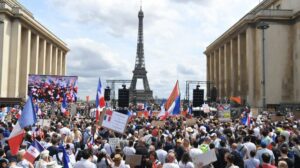 Γαλλία: Διαδηλωτές στο Παρίσι διαμαρτύρονται για την ακρίβεια και τον πληθωρισμό