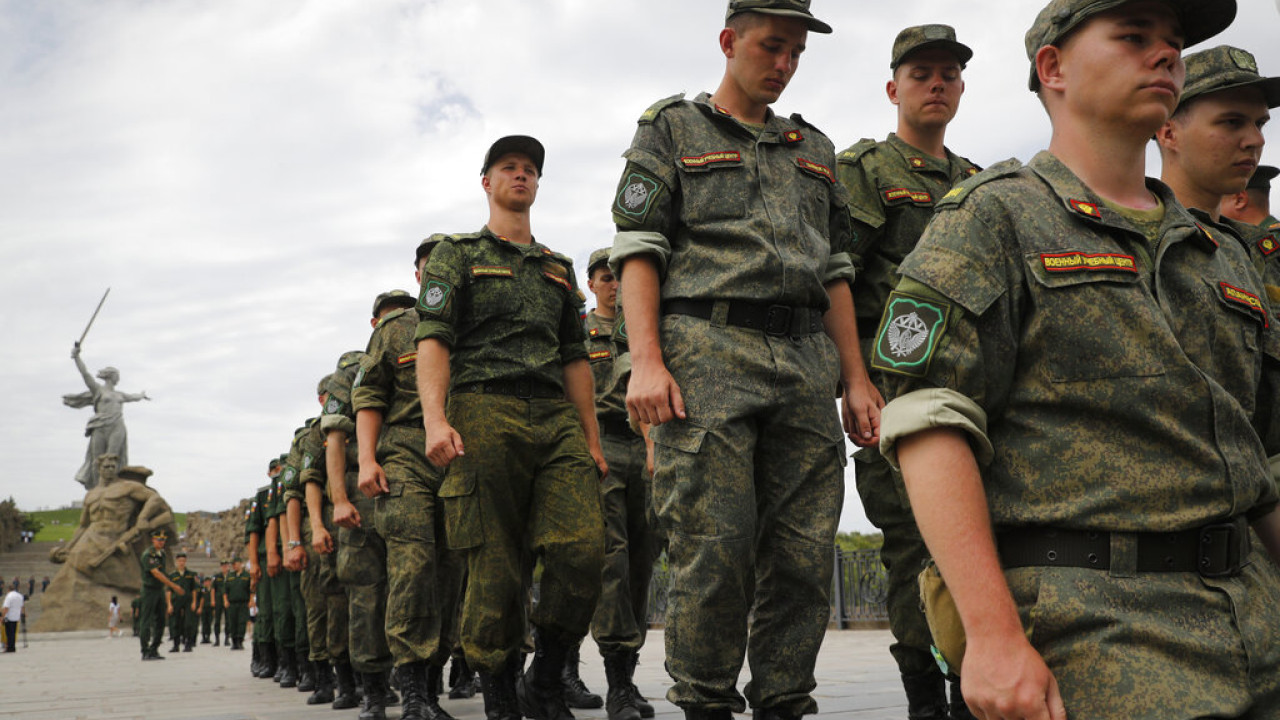 οι Ρώσοι στρατιώτες δεν μπορούν πια ούτε να υποχωρήσουν