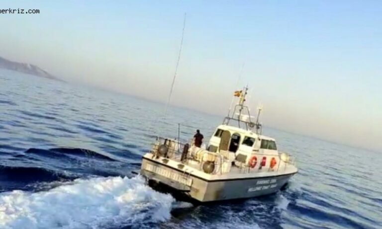 Τουρκικά αλιευτικά συνόδευσαν στα ελληνικά χωρικά ύδατα τη βάρκα
