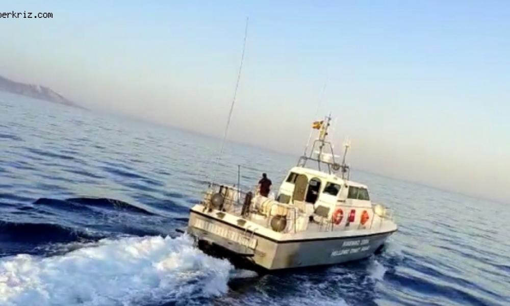 Τουρκικά αλιευτικά συνόδευσαν στα ελληνικά χωρικά ύδατα τη βάρκα