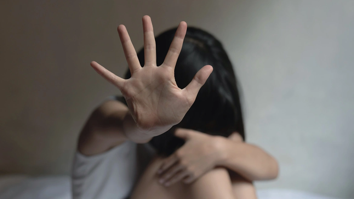 Βιασμός 12χρονης: Εν αναμονή τεσσάρων ενταλμάτων σύλληψης