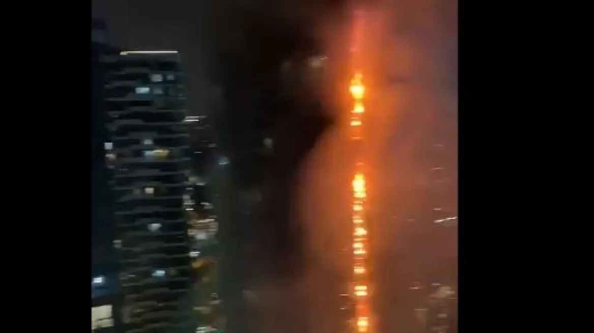 Κωνσταντινούπολη: Τεράστια φωτιά σε ουρανοξύστη