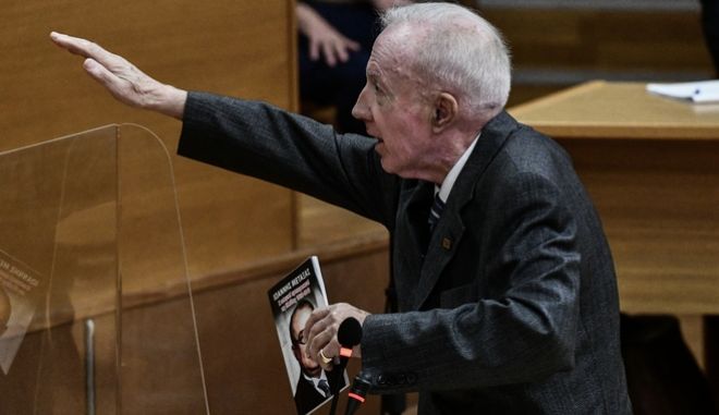Τρίτος ναζιστικός χαιρετισμός από τον Κ. Πλεύρη στο δικαστήριο - «Θεατής» η έδρα