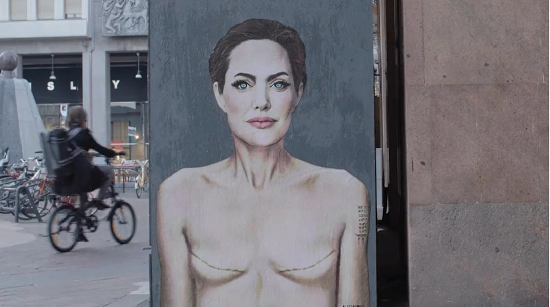 Αντζελίνα Τζολί: Γίνεται πρωταγωνίστρια σε γκράφιτι για τον καρκίνο του μαστού
