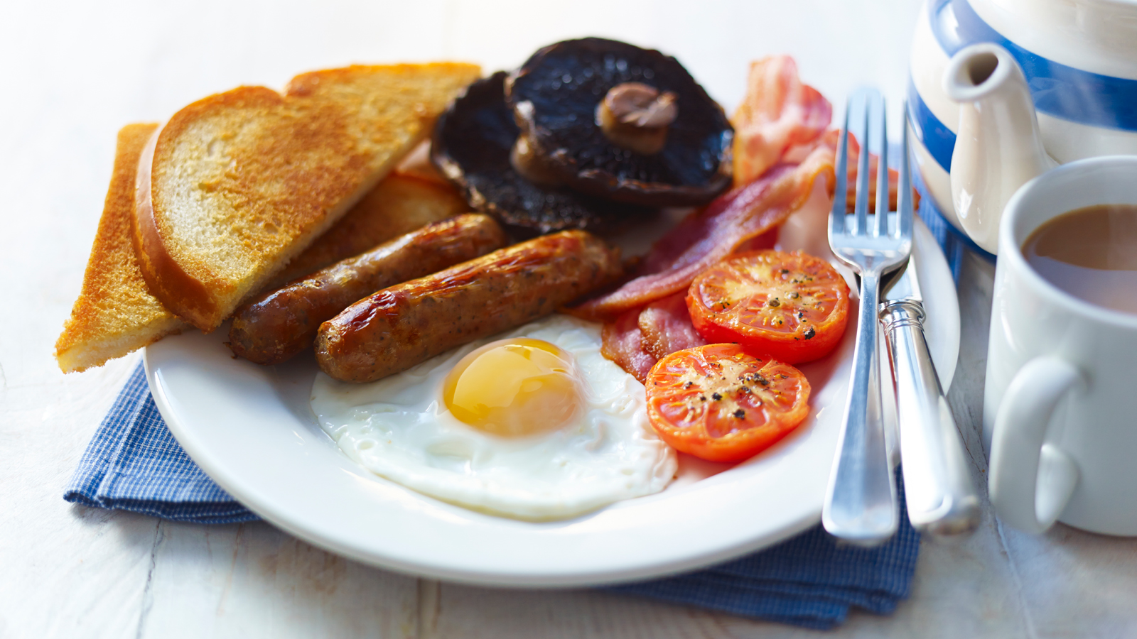 Το πανάκριβο πρωινό μας – Ο πληθωρισμός σε καφέ, αυγά, γάλα, μπέικον