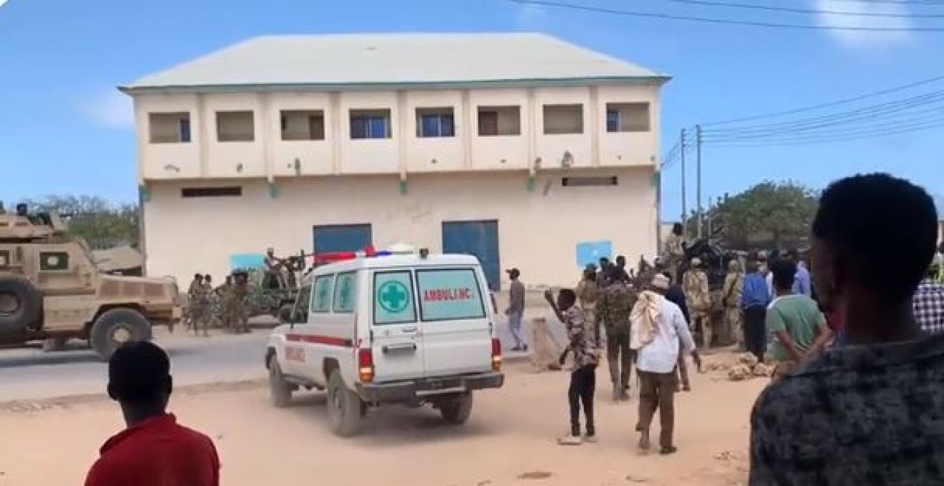 Σομαλία: Τρεις νεκροί από έκρηξη αυτοκινήτου με εκρηκτικά στην είσοδο ξενοδοχείου