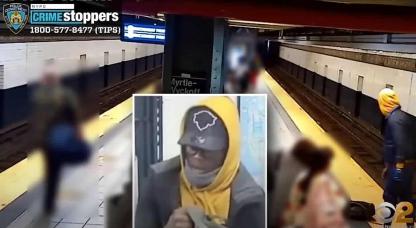 ΗΠΑ: Πήρε φόρα, όρμησε κατά πάνω του και τον έριξε στις ράγες του μετρό στο Μπρούκλιν