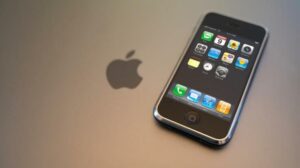 iPhone: Ποιος έδωσε 40.000 δολάρια να το αγοράσει