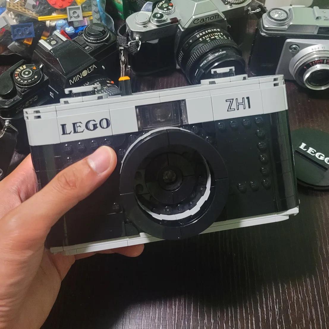 ZH1: Φωτογραφική μηχανή από εξαρτήματα του δημοφιλούς δανέζικου παιχνιδιού