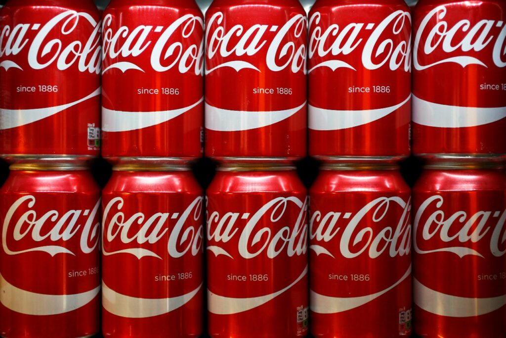 Coca Cola HBC: Ισχυρή αύξηση των κερδών το 2024, προτείνει μέρισμα 1,03 ευρώ