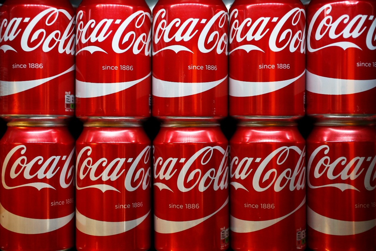 Τι θα αλλάξει στα κουτάκια της Coca Cola το 2023