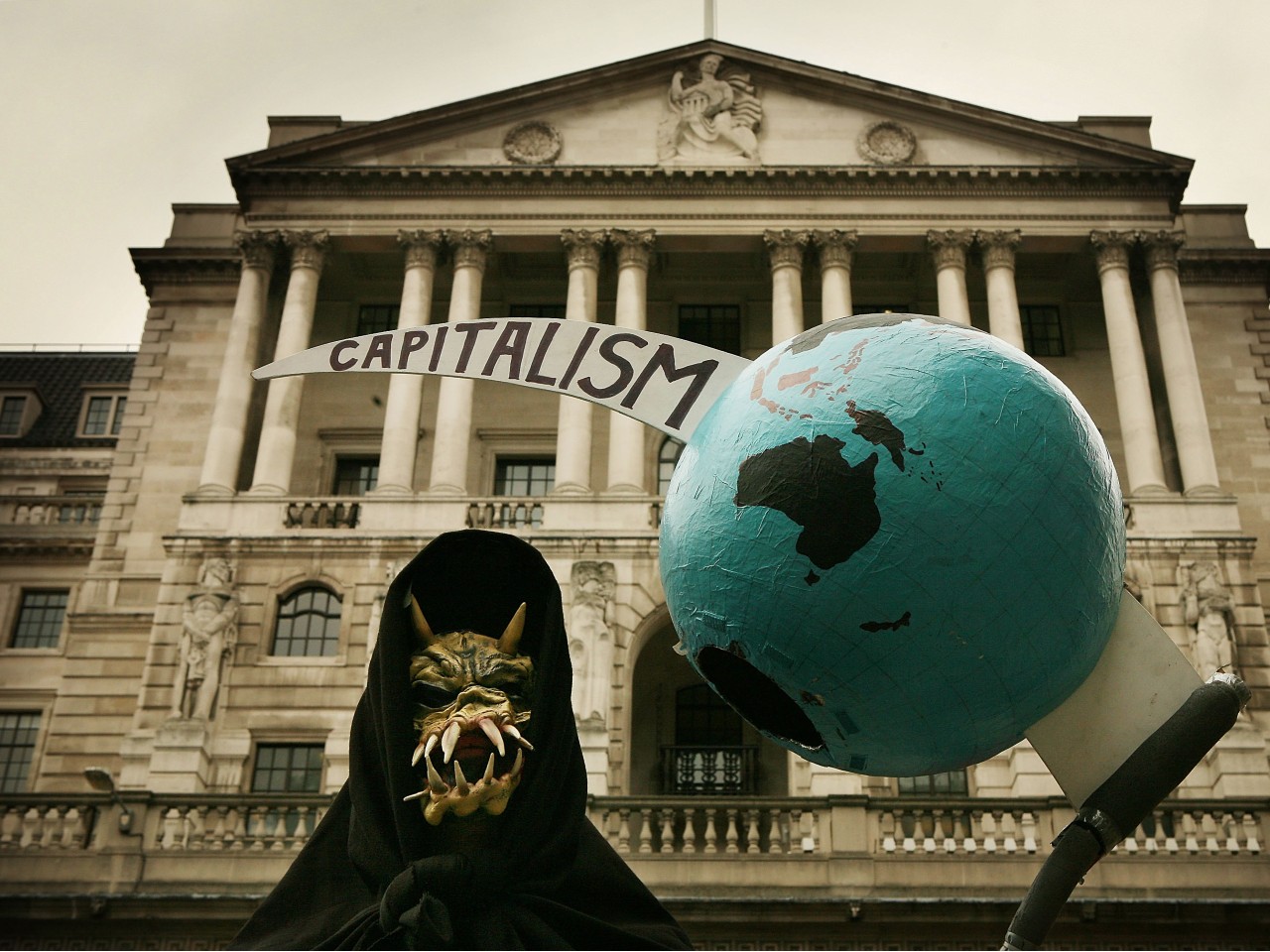 Απέτυχαν οι κεντρικές τράπεζες: Ο πληθωρισμός αγνοεί τα επιτόκια