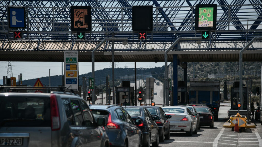 Επιστρέφουν οι εκδρομείς: Μποτιλιάρισμα στις εισόδους της Αθήνας- Ουρές και στα διόδια