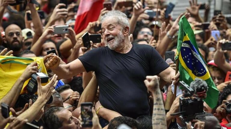 Βραζιλία: Οριακή αλλά ιστορική νίκη του Λούλα με 50,84% - «Σιωπή» από Μπολσονάρου
