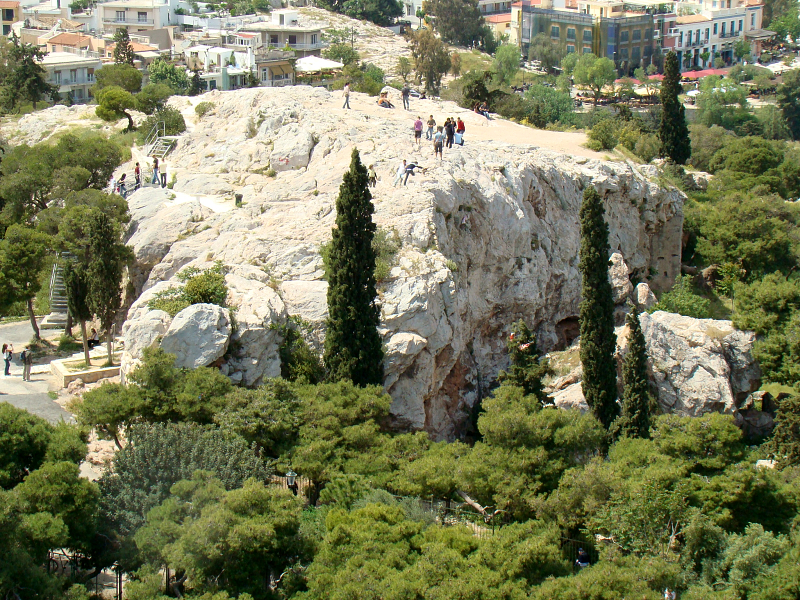Ακρόπολη: Τουρίστρια έπεσε από τον λόφο του Αρείου Πάγου και σκοτώθηκε